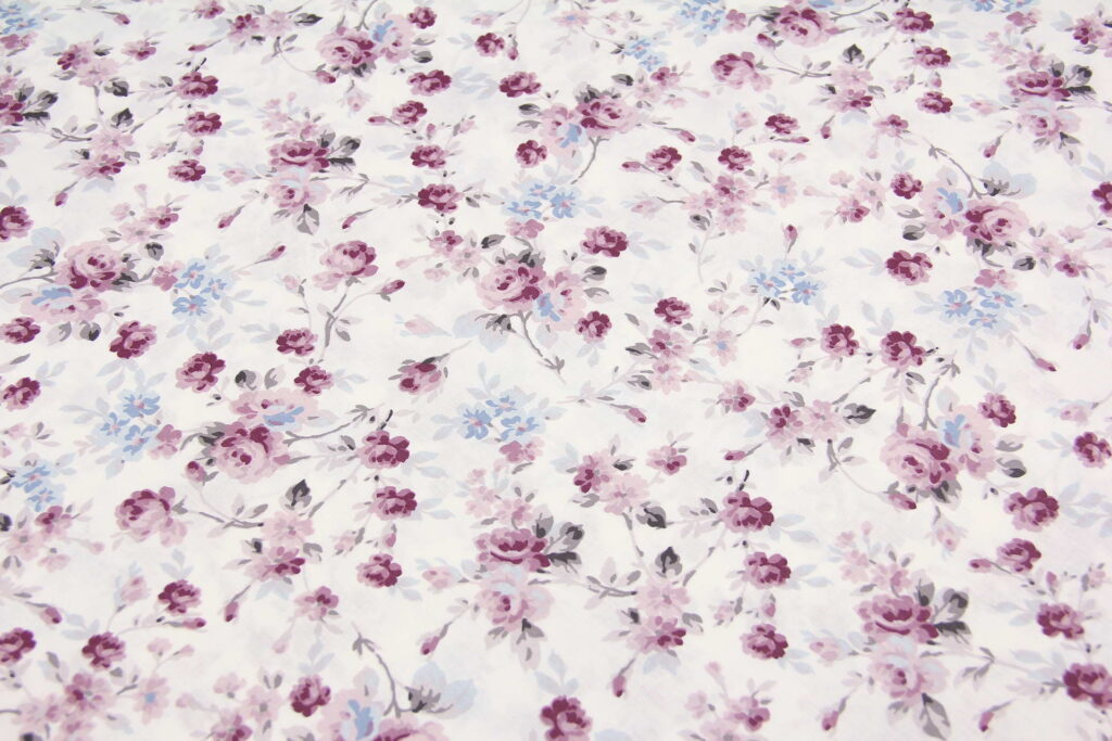 Ткань Ранфорс Цветочный лоскуток Сиреневый, Турция, ширина 240 см, плотность 135 г/м2.
