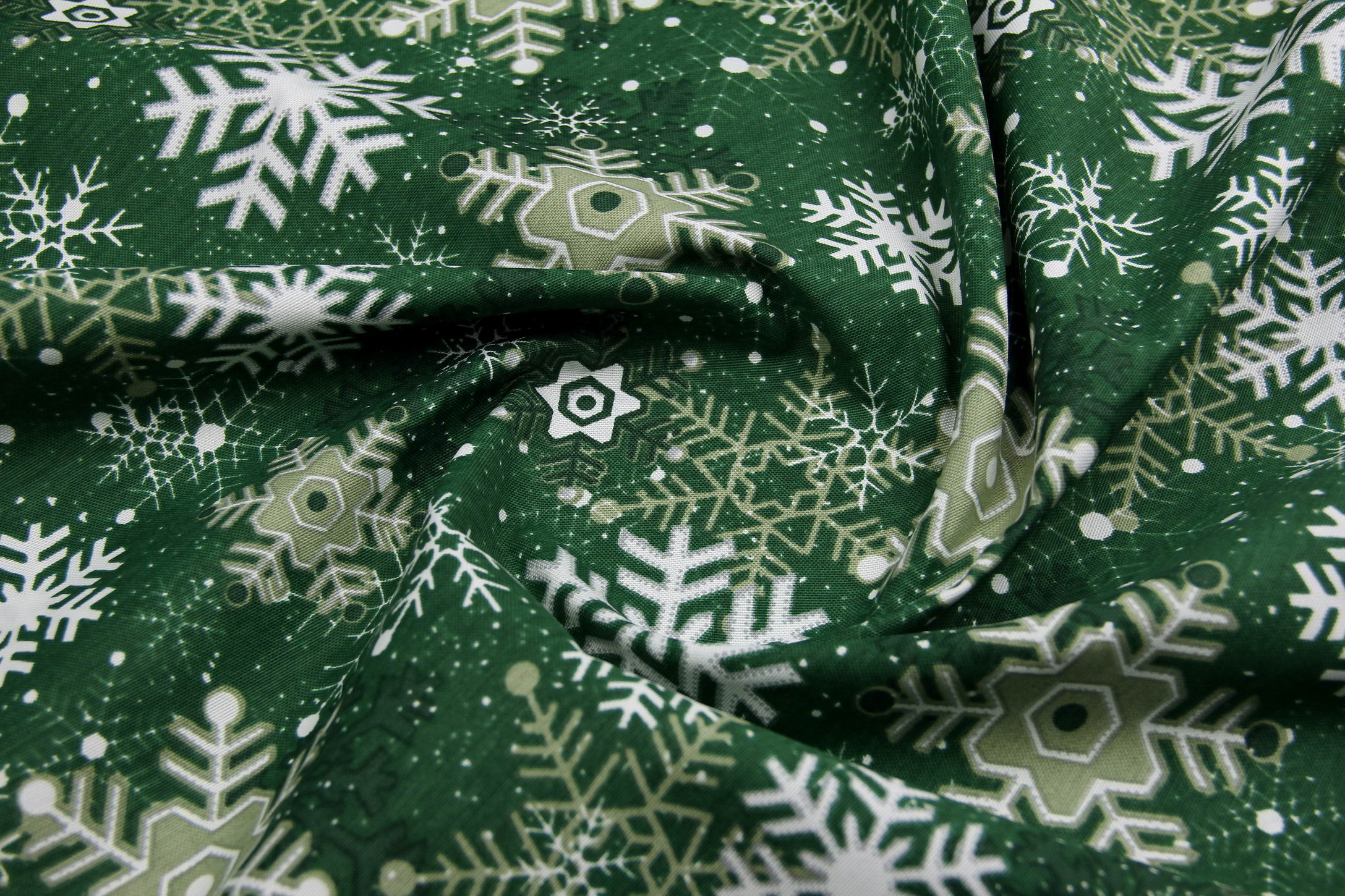 Ткань скатертная с тефлоновой пропиткой Танец снежинок Зеленый