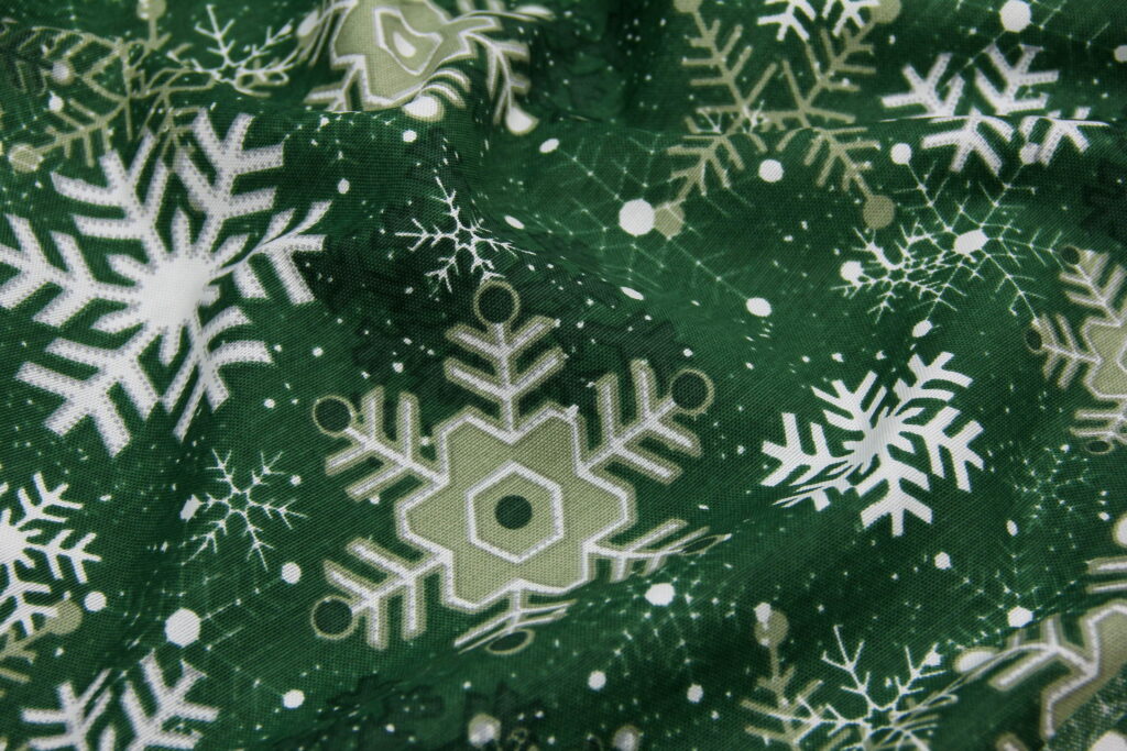 Ткань скатертная с тефлоновой пропиткой Танец снежинок Зеленый
