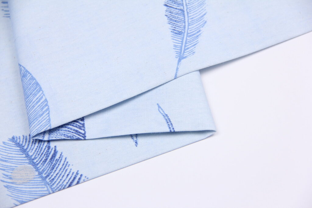Ткань Тик наперниковый Большое перо Синий на голубом, Турция, ширина 160 см, 100% хлопок