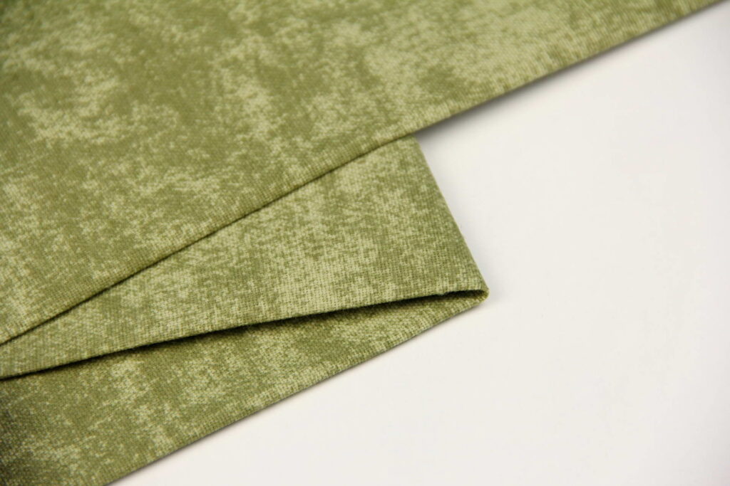 Ткань скатертная с тефлоновой пропиткой Травертин Зеленая трава N38