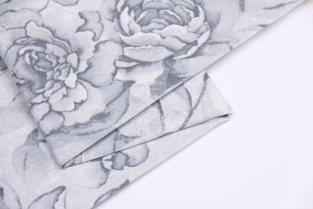 Ткань Бязь Утренние цветы Пепельно-серый, Турция, ширина 220 см, плотность 125 г/м2