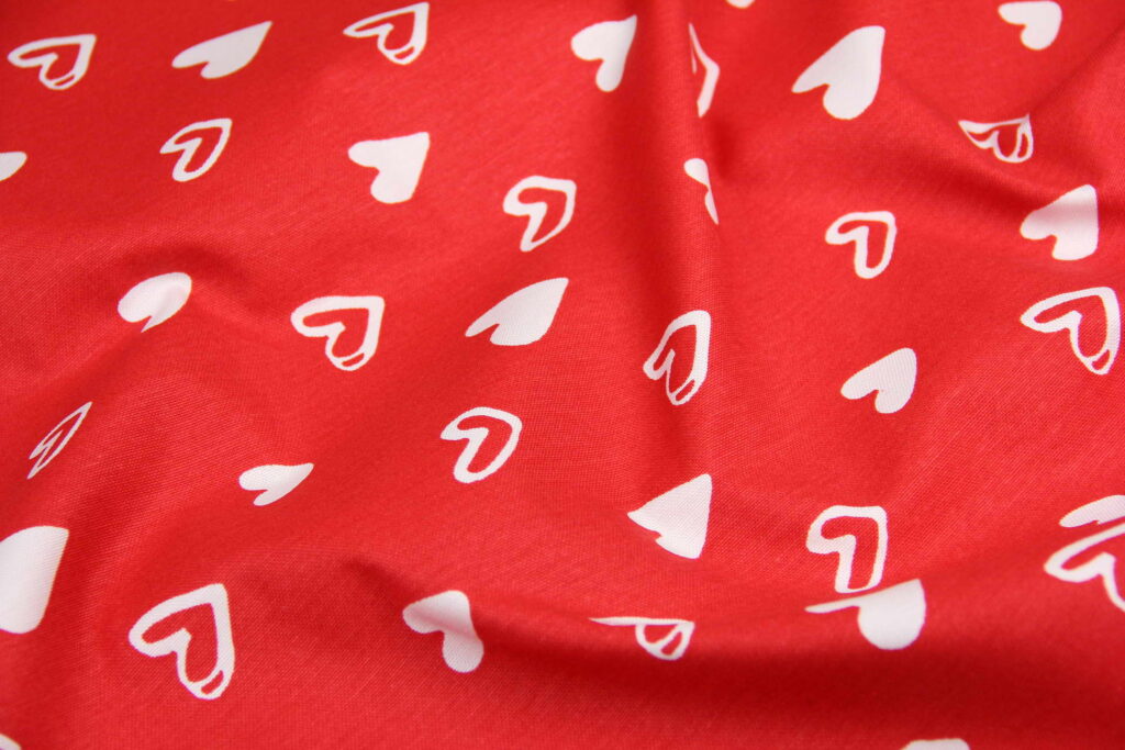 Ткань скатертная с тефлоновой пропиткой Сердца Красный