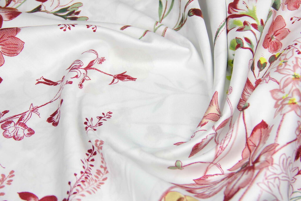 Ткань Сатин набивной Полевые цветы марсал на белом, Турция, ширина 240 см