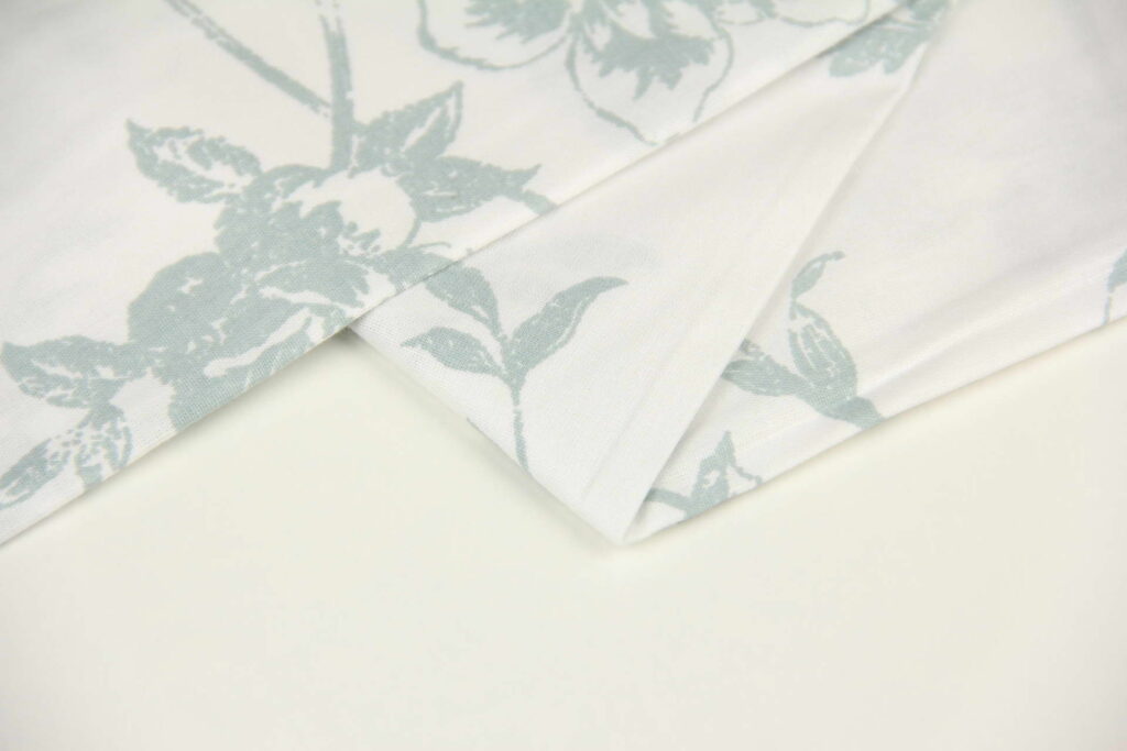 Ткань Ранфорс Полевые цветы серо-зеленые на белом, Турция, ширина 240 см, плотность 135 г/м2