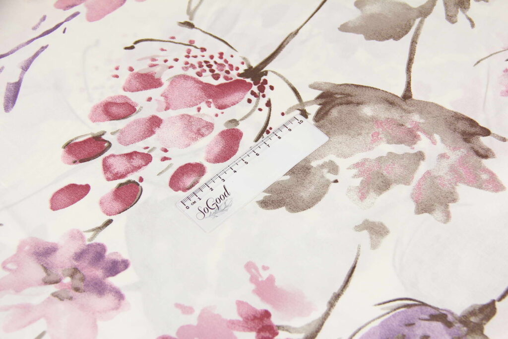 Ткань Ранфорс Цветы акварель большие Сиреневые, Турция, ширина 240 см, плотность 135 г/м2