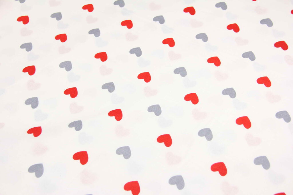 Ткань Ранфорс Сердечки красные и серые на белом, Турция, ширина 240 см, плотность 135 г/м2