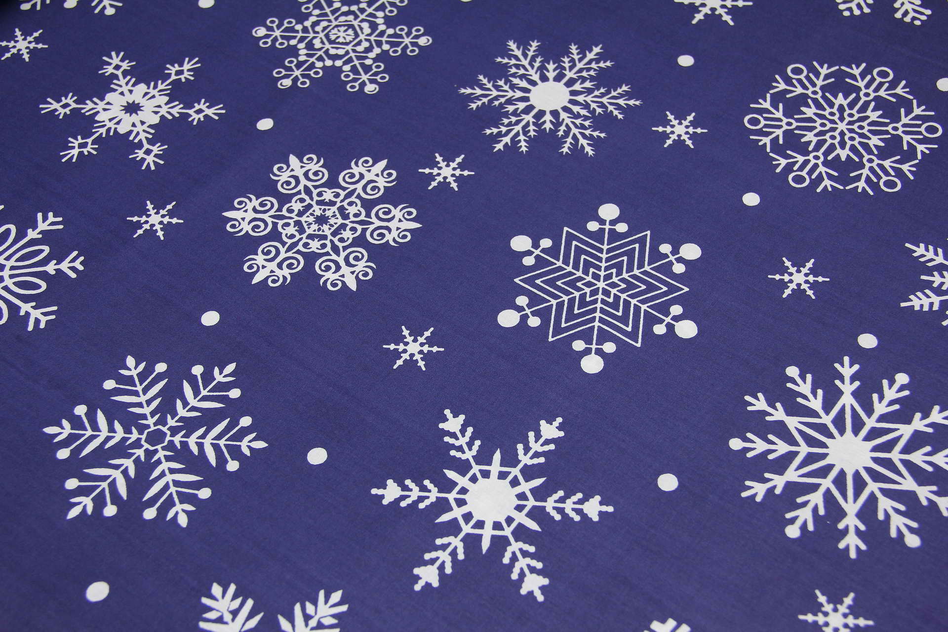 Ткань Ранфорс Снежинки на темно-синем S1, Турция, ширина 240 см, плотность 135 г/м2
