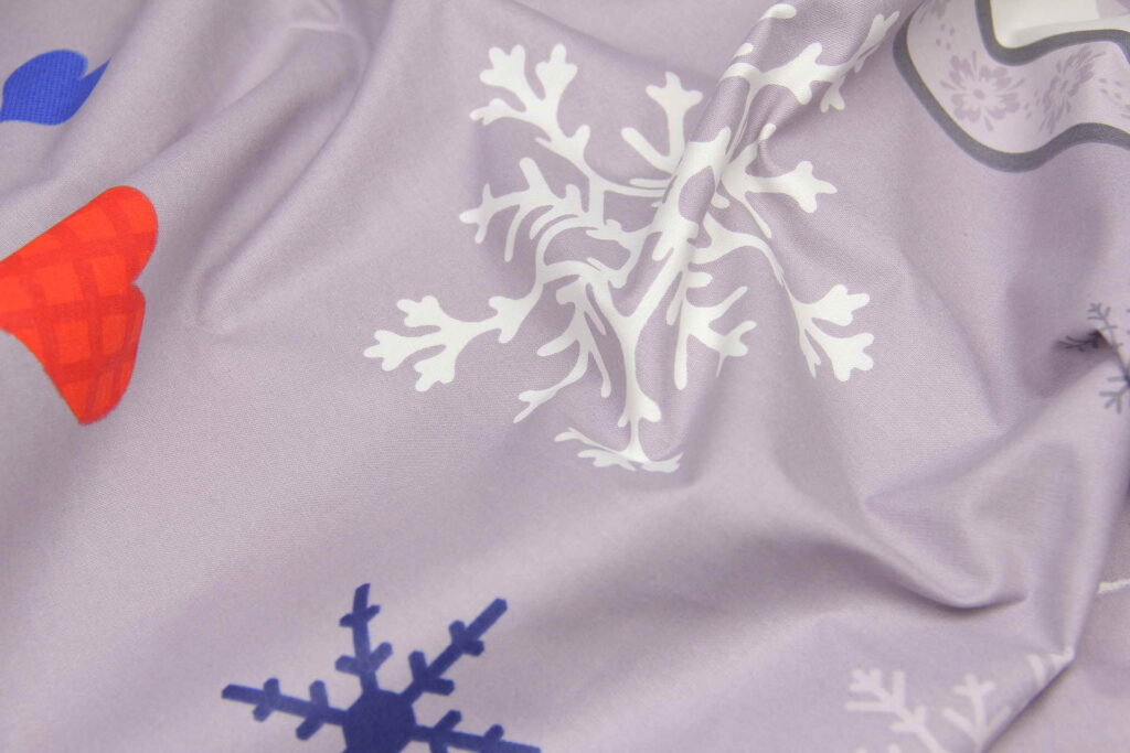 Ткань скатертная Новогогодние снежинки и сердца Синий