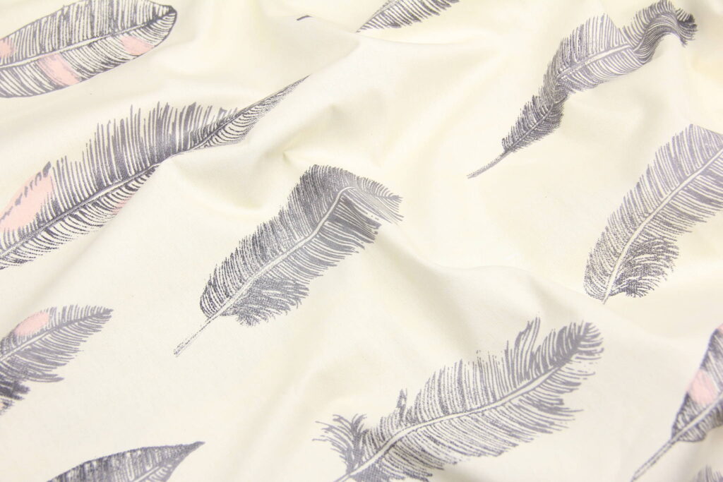 Ткань Тик наперниковый Большое перо Серый на кремовом, Турция, ширина 160 см, 100% хлопок