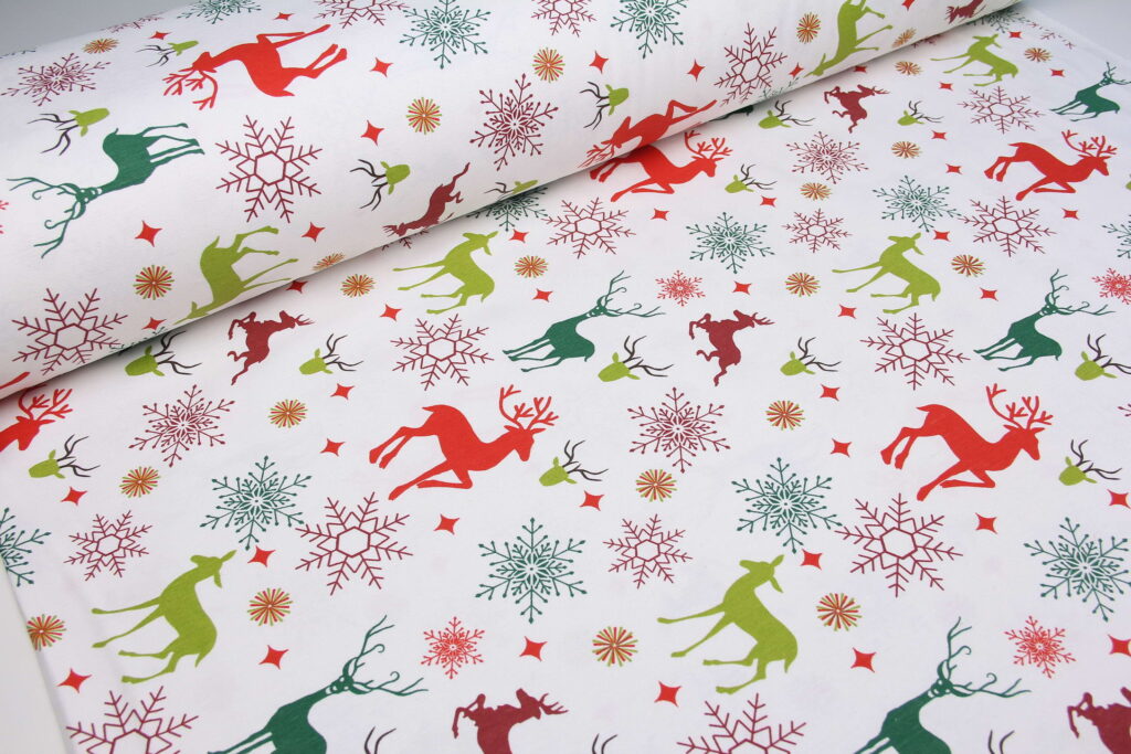 Ткань скатертная с тефлоновой пропиткой Олень и снежинка Зеленый и красный на белом