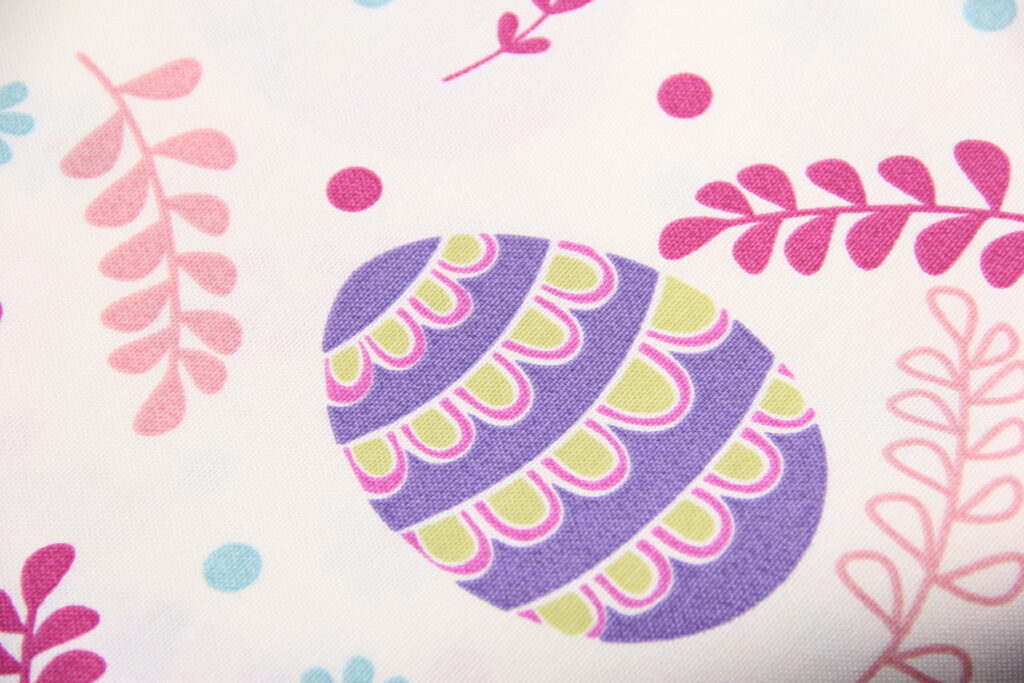 Ткань скатертная с тефлоновой пропиткой Пасхальные яйца Малиновый