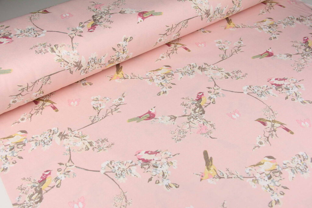 Ткань скатертная с тефлоновой пропиткой Милые птички на розовом