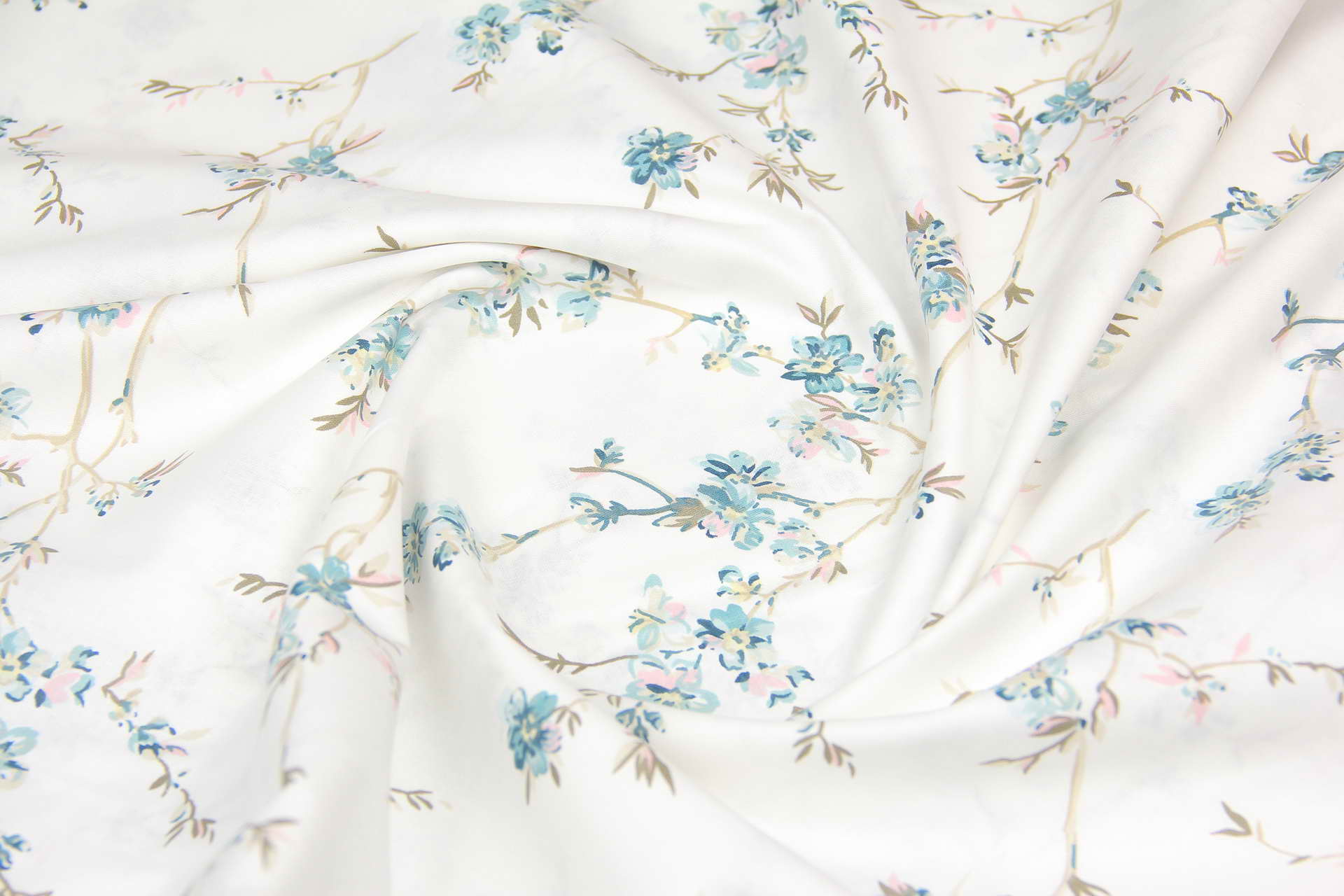 Ткань Ранфорс Цветок вишни Изумрудный на белом, Турция, ширина 240 см, плотность 135 г/м2