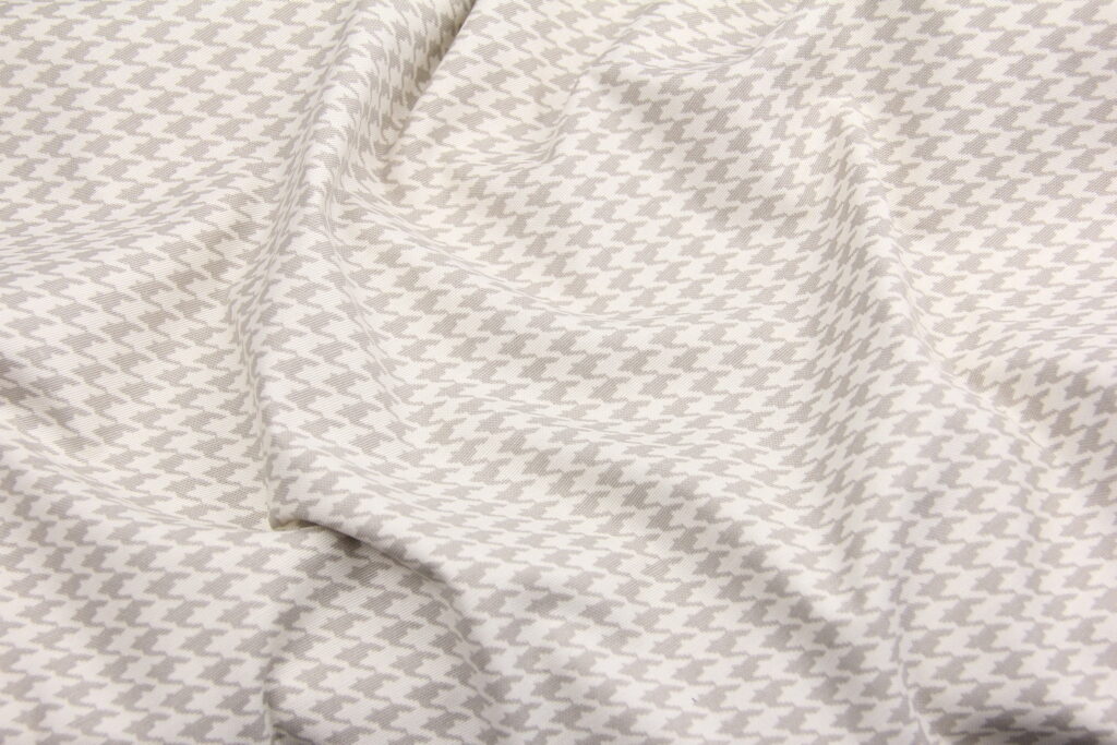 Ткань скатертная с тефлоновой пропиткой Гусиные лапки маленькие Латте на молочном