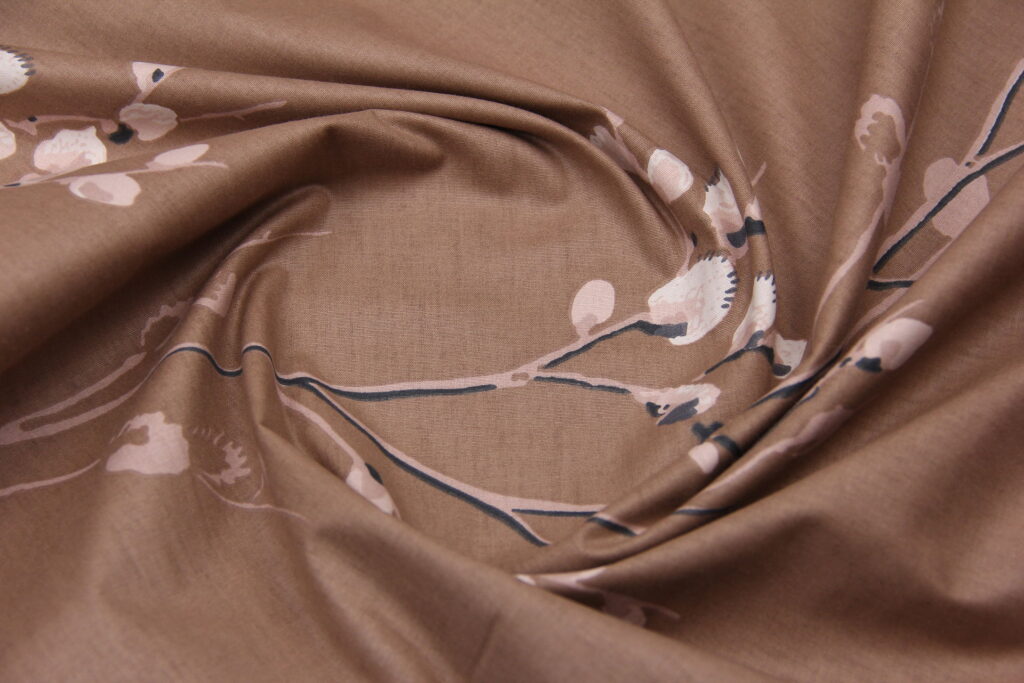 Ткань Ранфорс Веточка ивы Бежевый на коричневом, Турция, ширина 240 см, плотность 135 г/м2