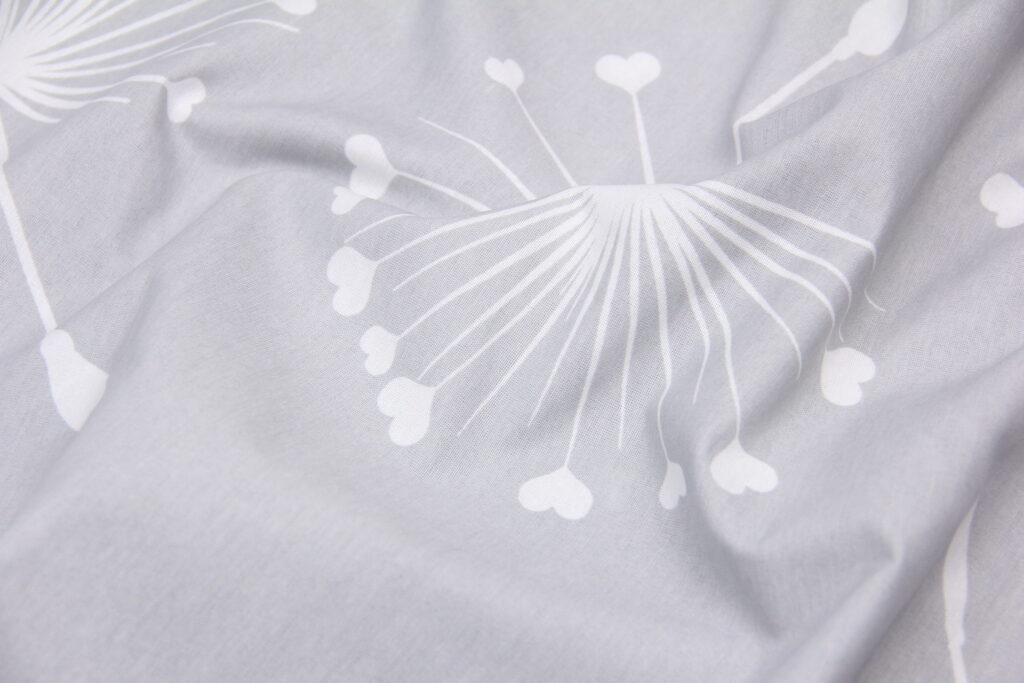 Ткань Ранфорс Влюбленный одуванчик Белый на сером, Турция, ширина 240 см, 70% хлопок 30% ПЭ