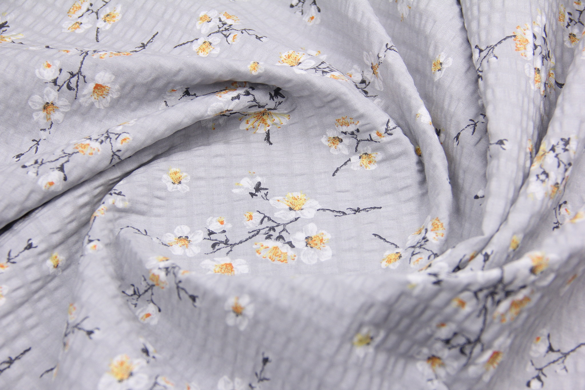 Ткань Ранфорс жатка (гофре) Вишневый сад Светло-серый, Турция, ширина 240 см, 100% хлопок