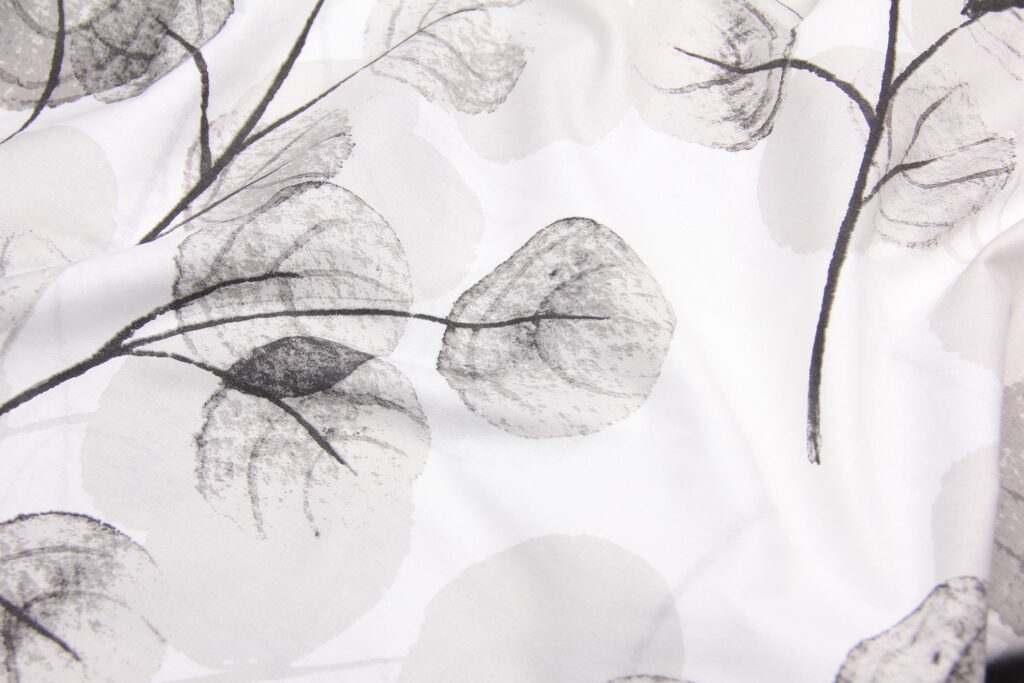 Ткань Ранфорс Акварельные листья Серый, Турция, ширина 240 см, плотность 135 г/м2