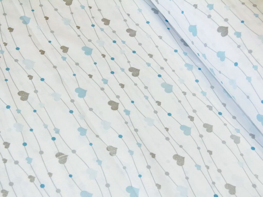 Ткань Ранфорс с глиттером Сердечки на ниточке голубой, Турция, ширина 240 см