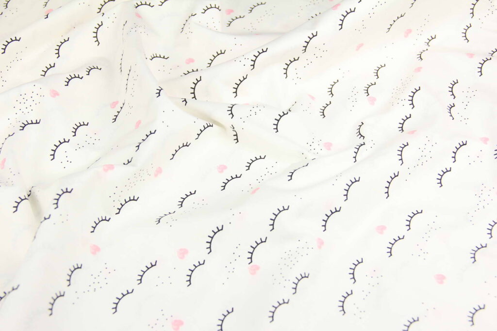 Ткань Ранфорс Реснички и розовое сердечко, Турция, ширина 240 см, плотность 135 г/м2