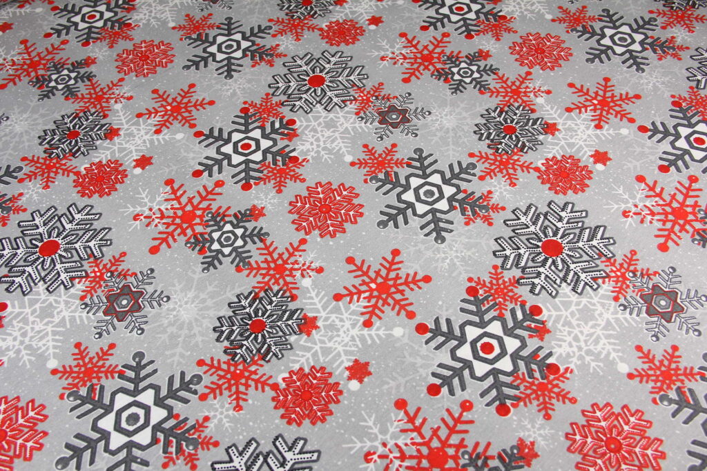 Ткань скатертная с тефлоновой пропиткой Снежинки микс красные и серые