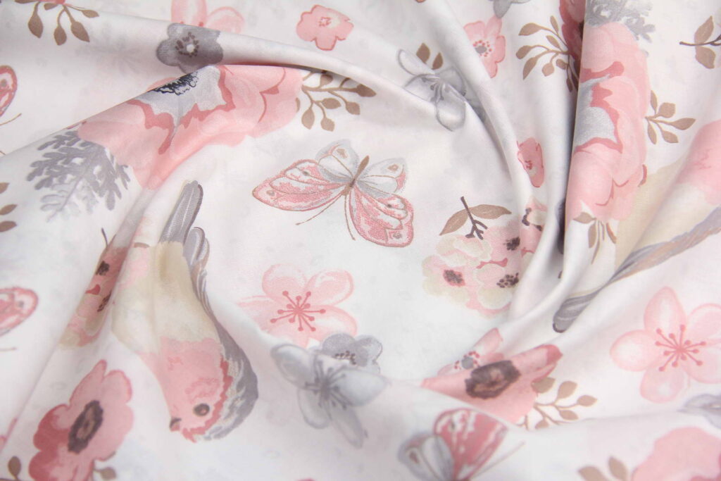 Ткань Ранфорс Воробей и бабочка Розовый, Турция, ширина 240 см, плотность 135 г/м2