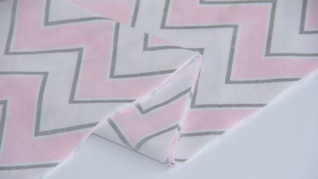 Ткань Ранфорс с глиттером Зигзаг розовый серебро, Турция, ширина 240 см