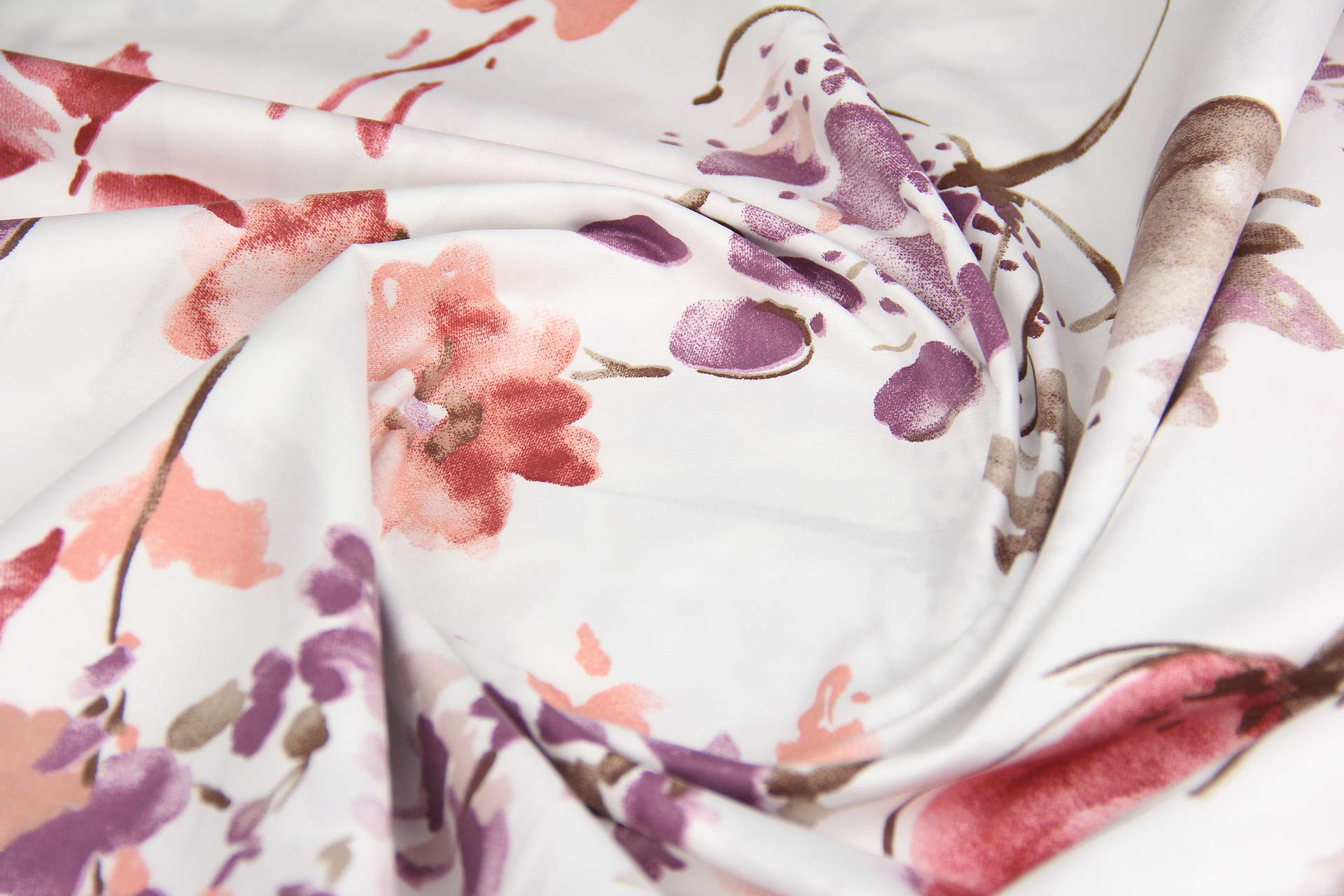 Ткань Ранфорс Цветы акварель большие Бордо, Турция, ширина 240 см, плотность 135 г/м2