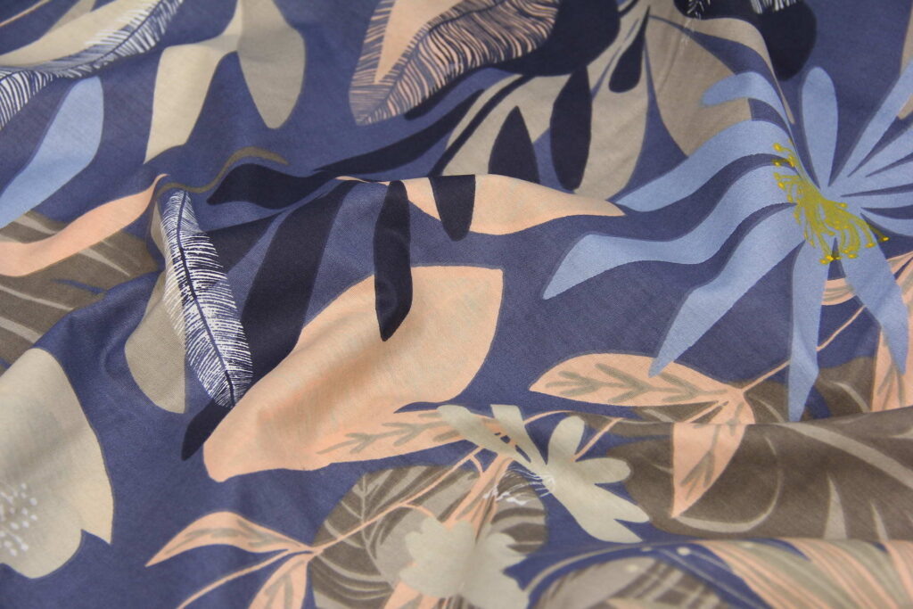 Ткань Ранфорс Тропические листья на синем, Турция, ширина 240 см, плотность 135 г/м2