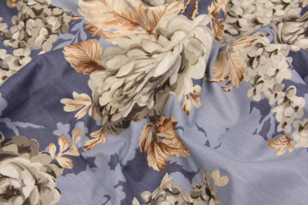 Ткань Ранфорс Розы и сирень Бежевые на темно-синем, Турция, ширина 240 см, плотность 135 г/м2