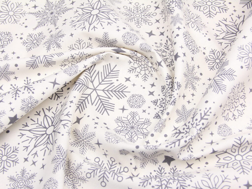 Тканина скатертна з тефлоновим просоченням Сніжинки чарівні Срібло на молочному