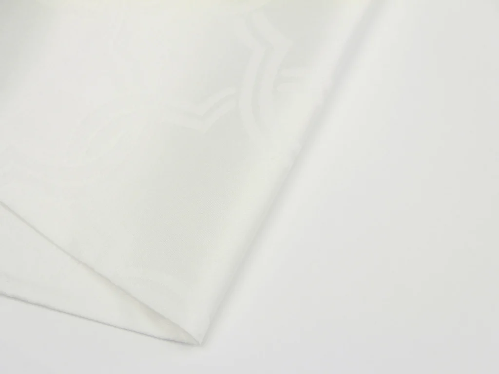 Тканина скатертна сатин-жаккард з тефлоновим просоченням Чотирилислик Молочний